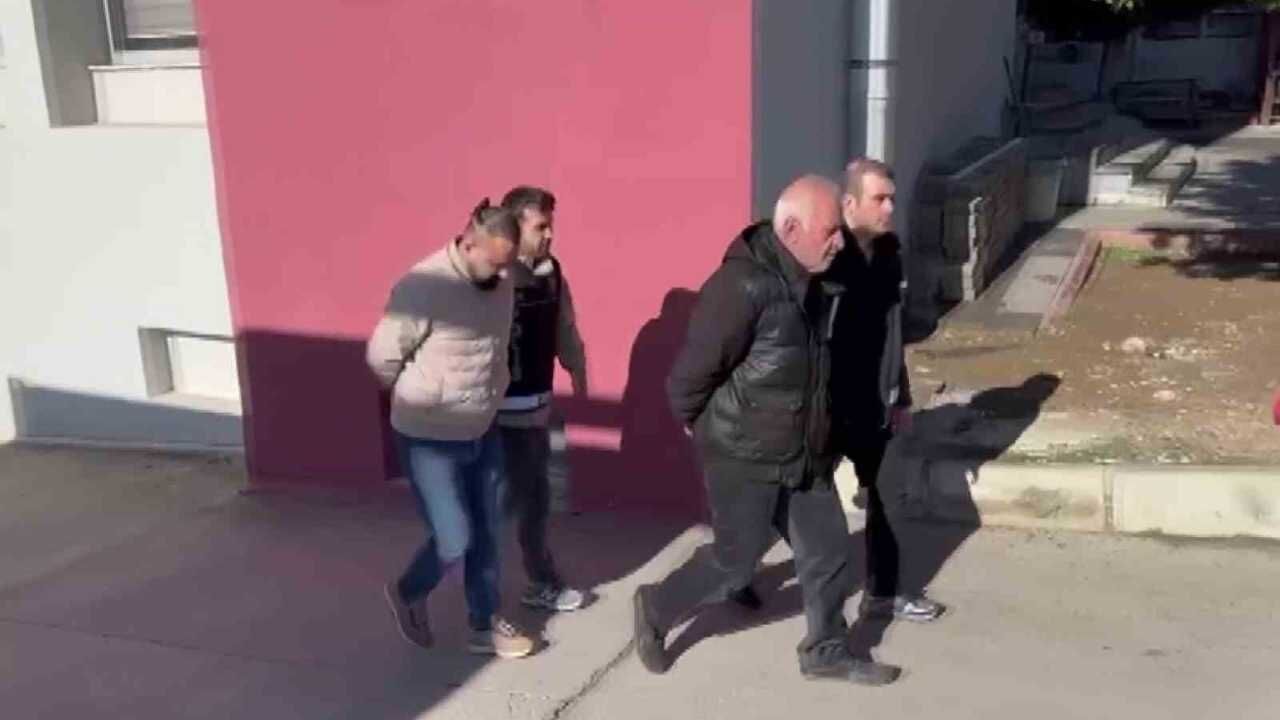 Adana’da Kamyonetten 4,5 Milyon Kaçak Makaron Çıktı (1)