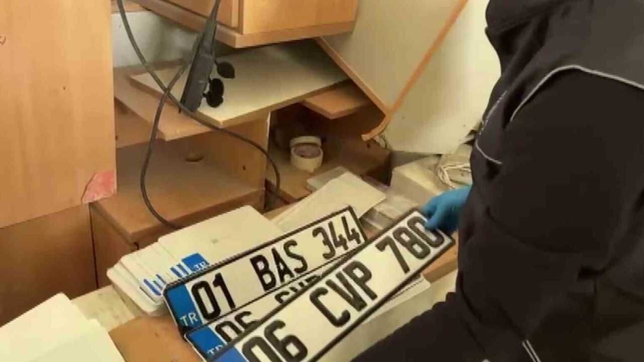 Adana’da Sahte Plaka Atölyelerine Baskın 4 Tutuklama (2)