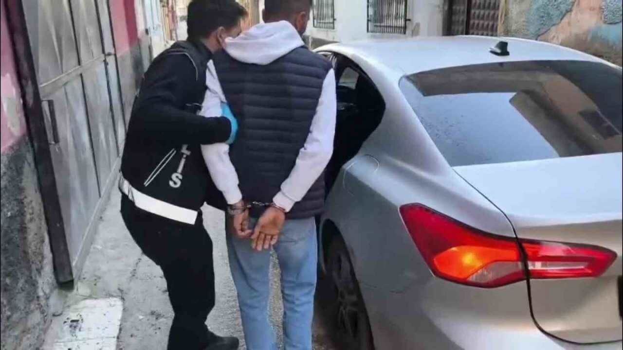 Adana’da Torbacılara Şafak Operasyonu (1)