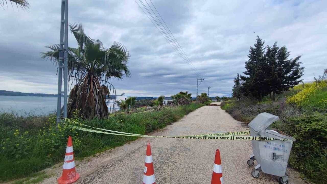 Adana’da Yağmur Heyelana Yol Açtı Yol Çöktü (1)