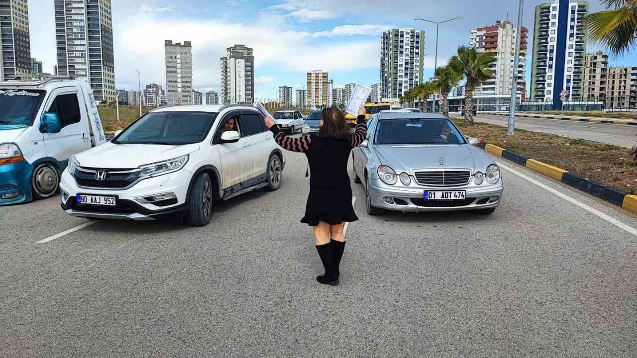 Adana’da Yolu Silahla Açtıran Genç Tutuklandı (1)