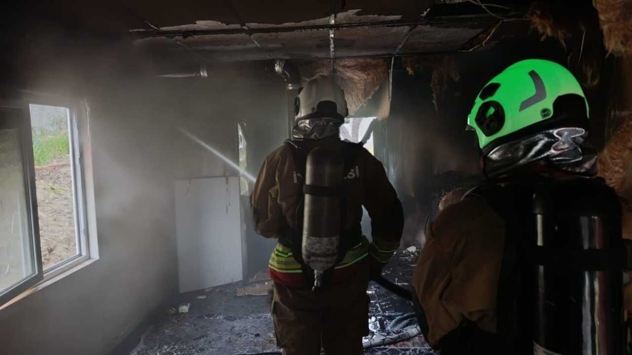 Antakya’da Müstakil Ev Yangında Kullanılamaz Hale Geldi (1)