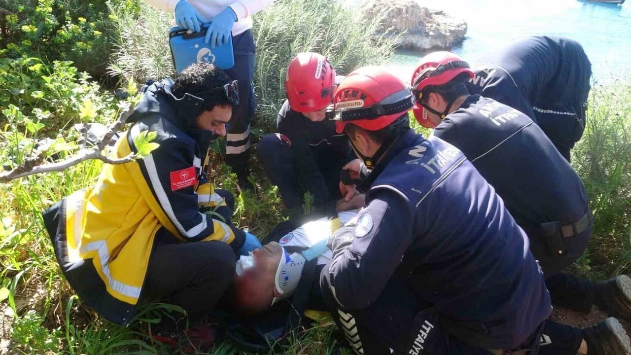 Antalya’da Falezlerden Düşen Vatandaş İncir Ağacı Sayesinde Kurtuldu