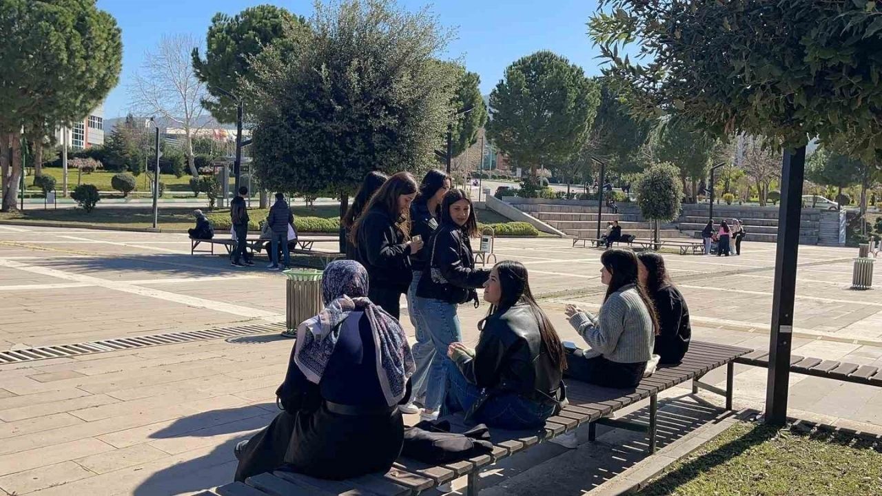 Arkeoloji Kulübü’nden Unutulmaz Jest Öğrenciler Kapış Kapış Aldı! (1)