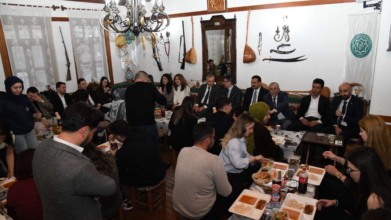 Başkan Çenet Ankara’da Osmaniyeli Gençlerle İftarda Bir Araya Geldi! (1)