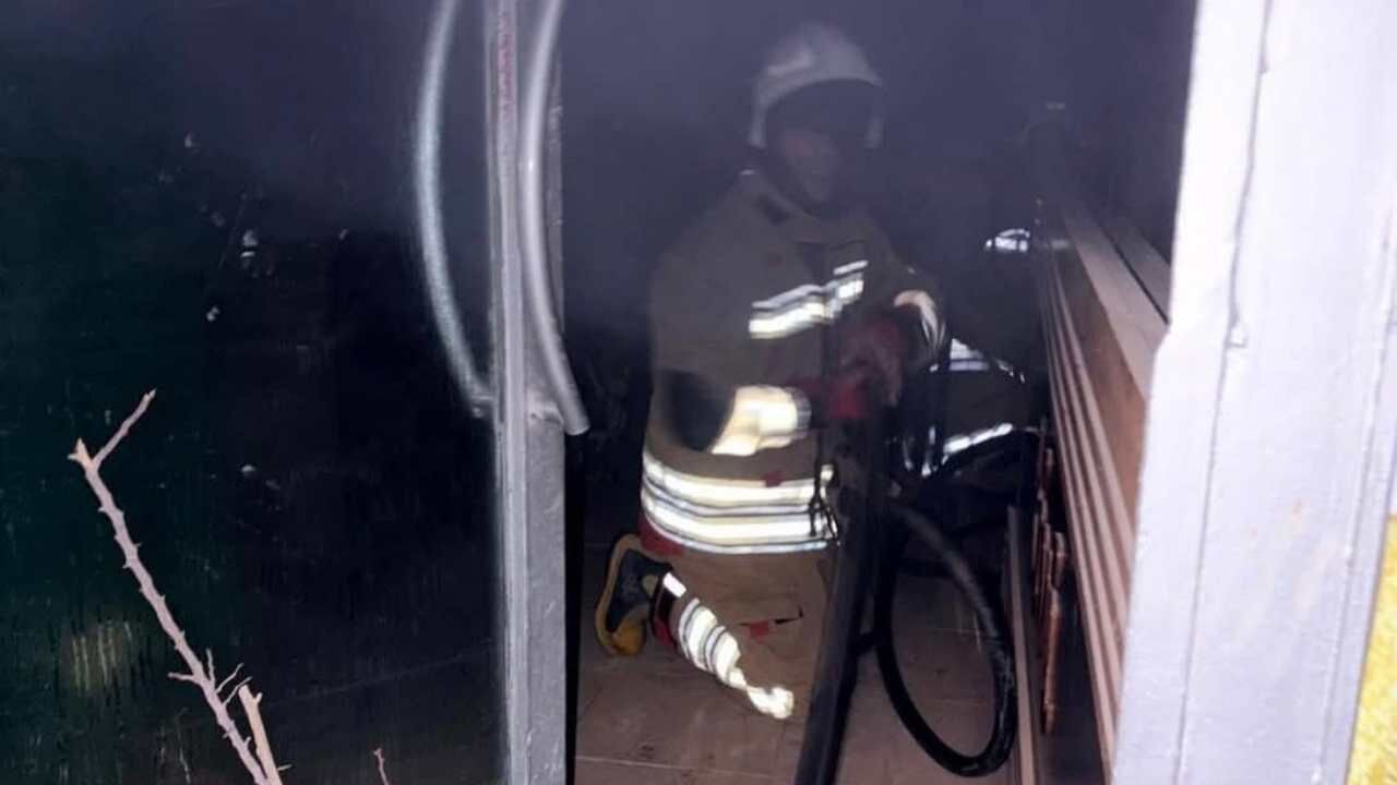 Çıkan Yangında Iş Yeri Kullanılamaz Hale Geldi (2)-1