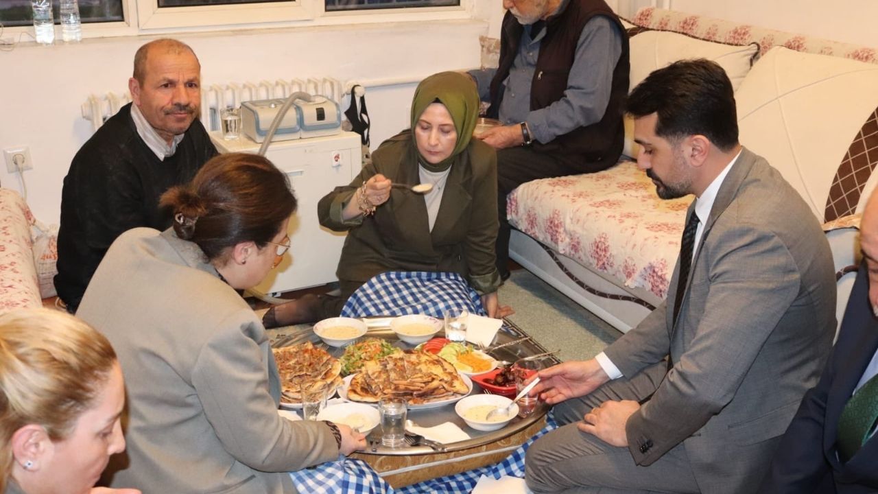 Derya Yanık'tan '80 Evde 80 Iftar' ''Aynı Lokmada, Aynı Duada Buluştuk'' (2)