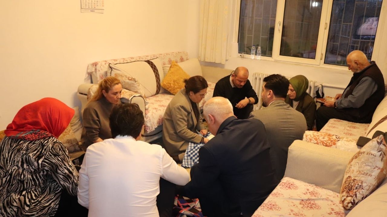 Derya Yanık'tan '80 Evde 80 Iftar' ''Aynı Lokmada, Aynı Duada Buluştuk''