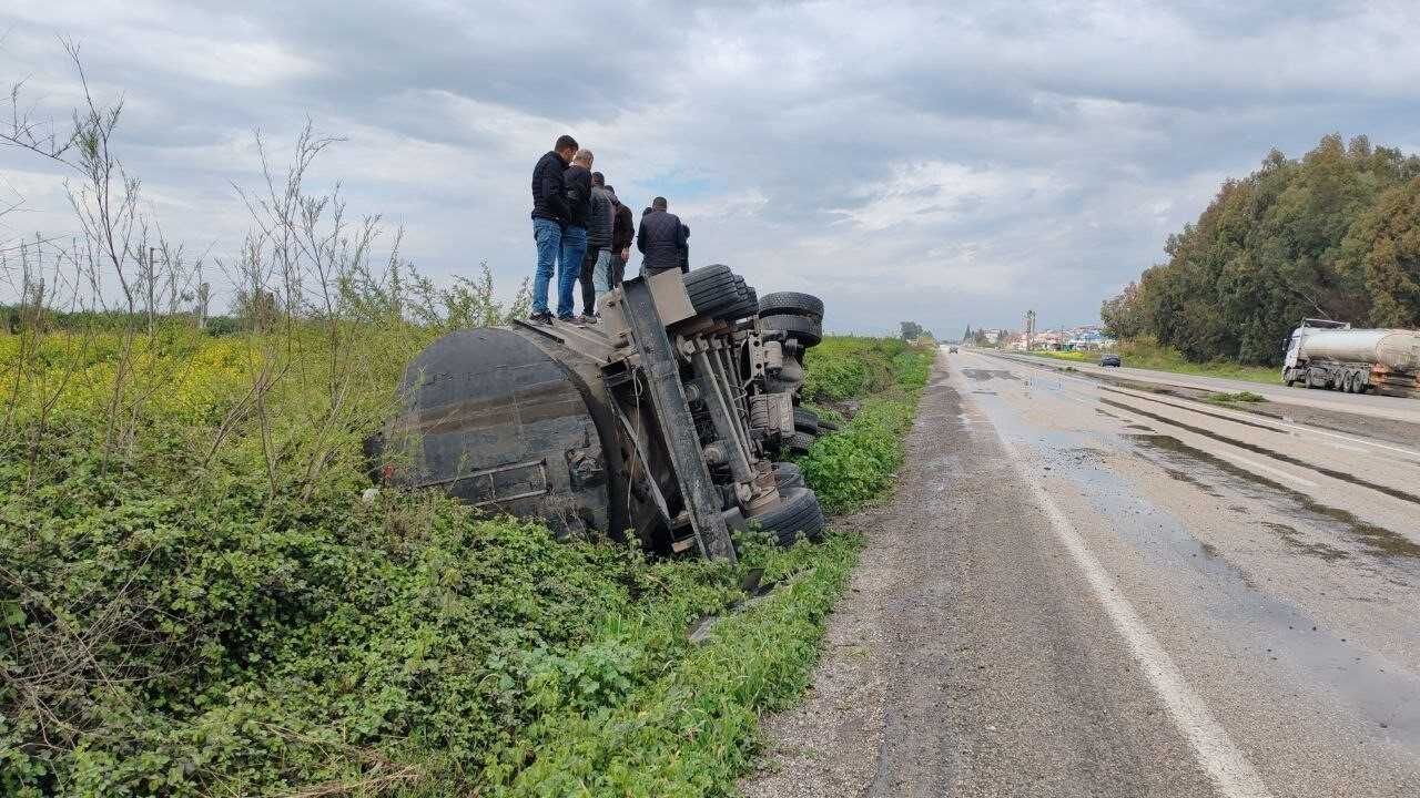 Devrilen Tanker Portakal Bahçesine Akaryakıt Döktü (2)