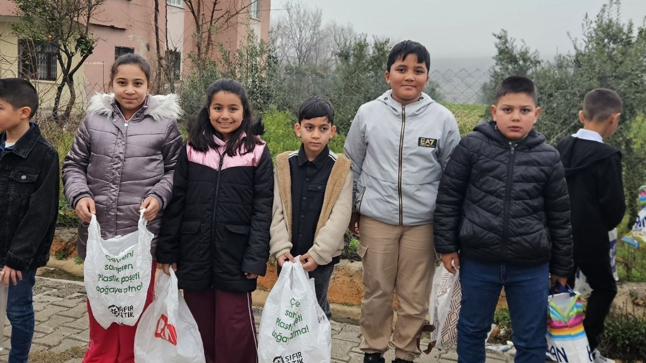 Düziçi’nde Bayram Geleneği Şeker Dağıtımı Sürüyor (2)