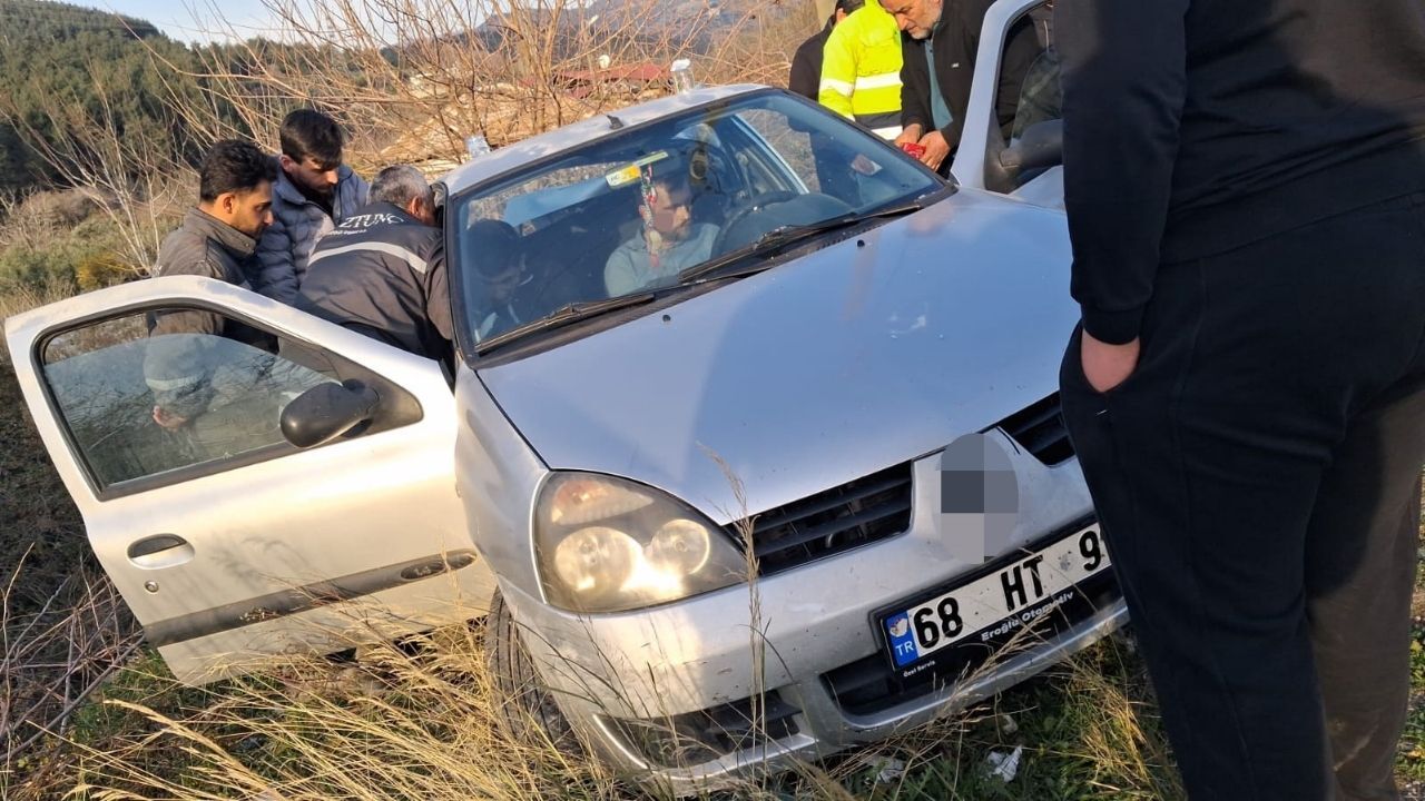 Düziçi’nde Trafik Kazası Minibüs Ile Otomobil Çarpıştı, 2 Yaralı (1)