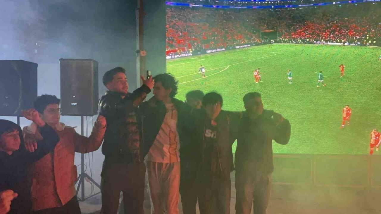 Galatasaray’ın Liverpool Galibiyeti Osmaniye’de Coşkuyla Kutlandı (1)