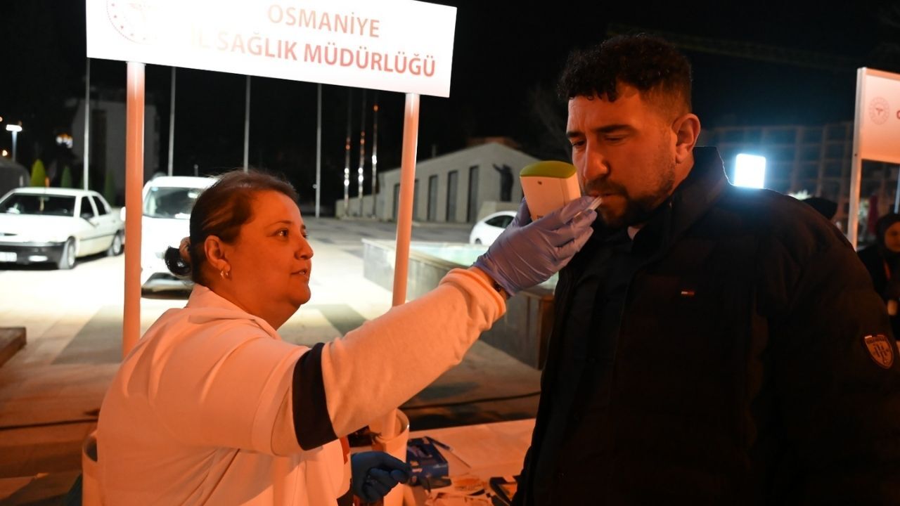 İftar Öncesi Şehitlik Anıtı’nda Hareketlilik Herkes O Standın Başında Toplandı! (1)