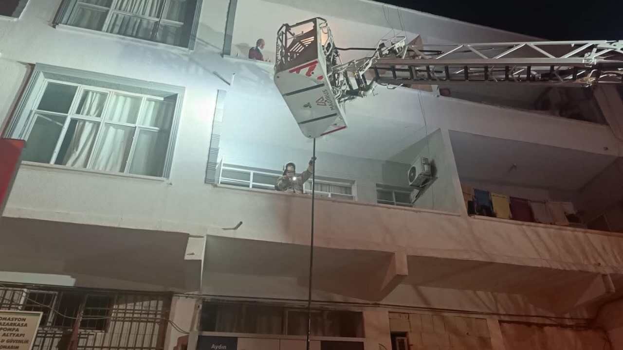 İskenderun’da Ev Yangını Dairede Hasar Oluştu (1)