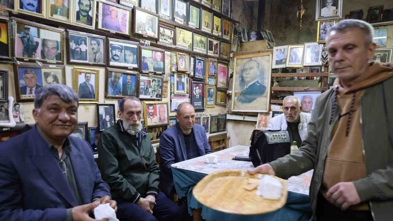 Kozan’da “Ölüler Kıraathanesi”Nde Bayram Geleneği (1)