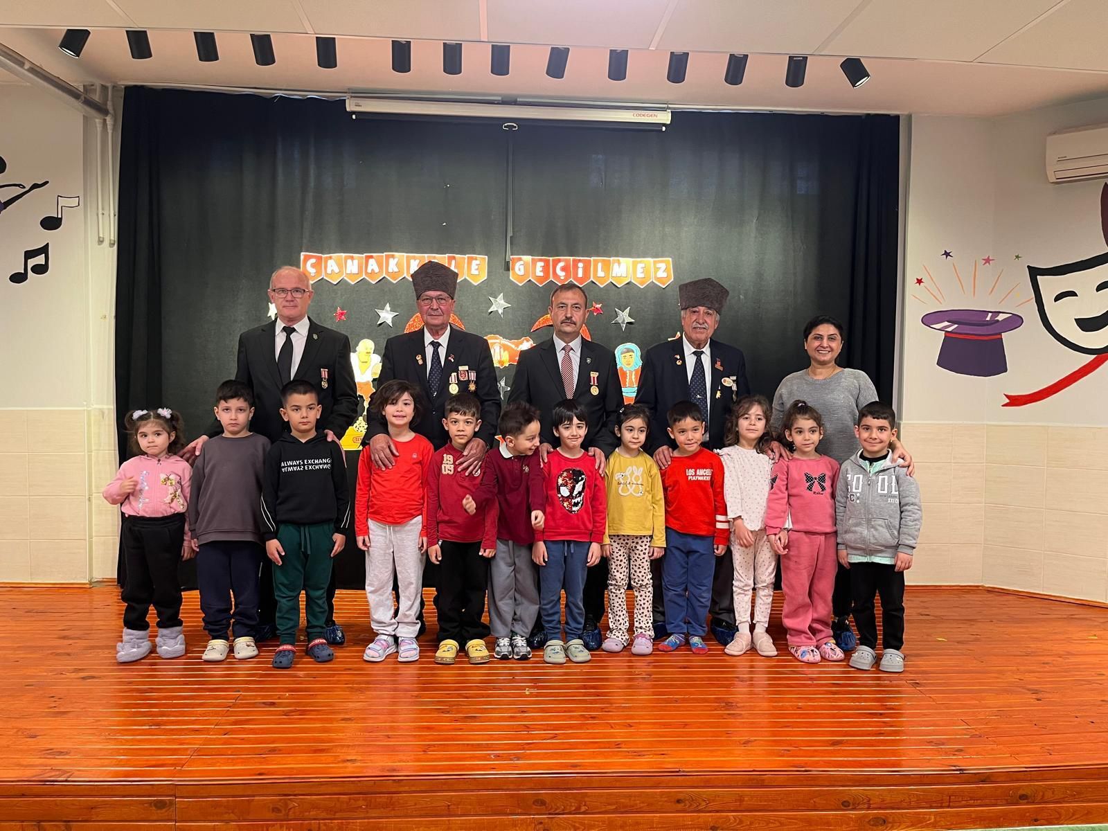 Minik Yüreklerle Büyük Kahramanlar Buluştu1