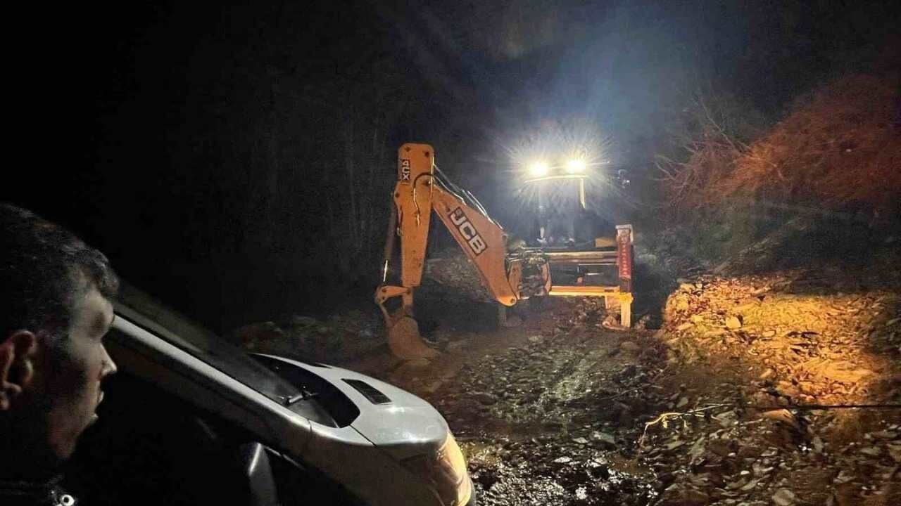 Navigasyon Hatası Dağ Yolunda Mahsur Bıraktı (2)