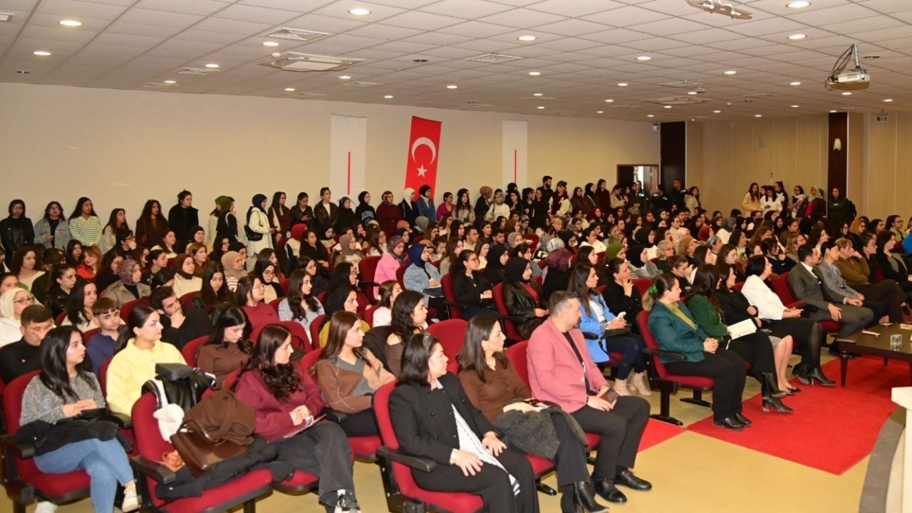 Okü’de “Toplumsal Cinsiyet Perspektifinden Kadın Sağlığı” Paneli (1)