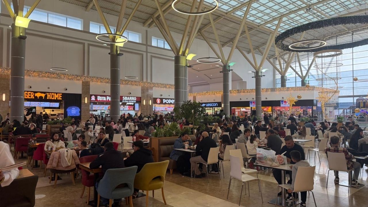 Osmaniye 328 Avm'de Adım Atacak Yer Kalmadı! Bayramın 2. Gününde Rekor Kalabalık (2)