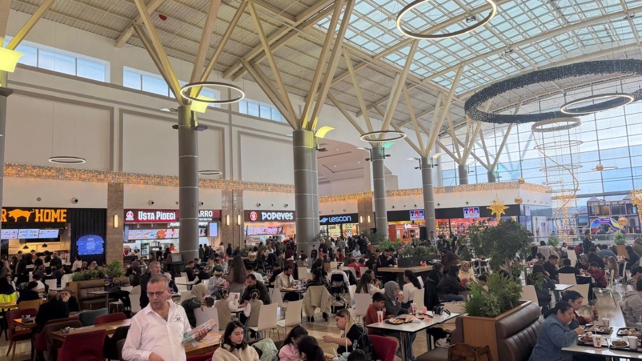 Osmaniye 328 Avm'de Adım Atacak Yer Kalmadı! Bayramın 2. Gününde Rekor Kalabalık (4)