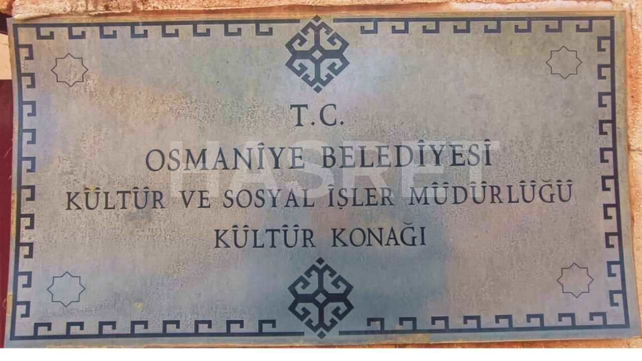 Osmaniye Kültür Konağı 2023 Depremi Sonrası Ağır Hasar Aldı. Vatandaşlar Tarihi Yapının Restore Edilip Yeniden Kültüre Kazandırılmasını Talep Ediyor (2)