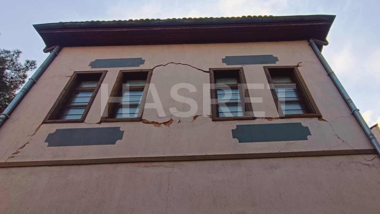 Osmaniye Kültür Konağı 2023 Depremi Sonrası Ağır Hasar Aldı. Vatandaşlar Tarihi Yapının Restore Edilip Yeniden Kültüre Kazandırılmasını Talep Ediyor (4)