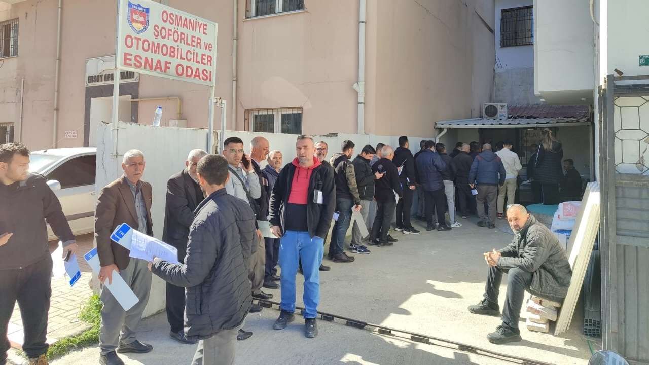 Osmaniye’de App Plaka Kuyruğunda 'Sistem' Ve 'Üslup' Tartışması (1)