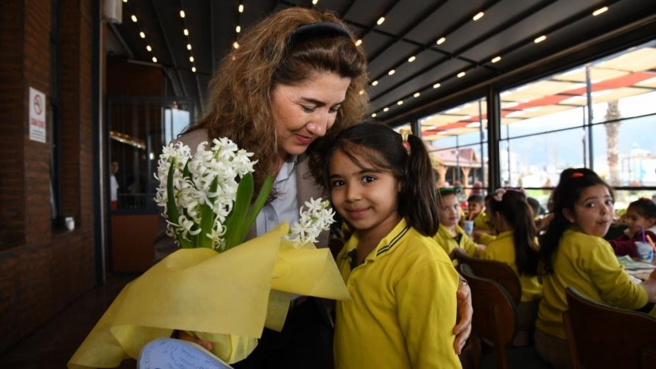 Osmaniye’de Çevre Seferberliği 5 Bin Atık Pil Toplayan Öğrencilere Pizza Ödülü! (3)