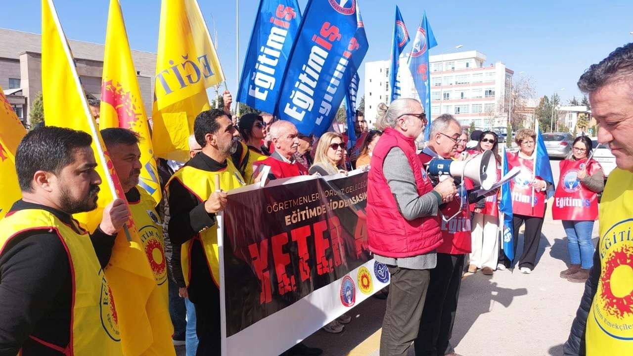 Osmaniye’de Eğitim Durdu! Eğitim İş’ten İl Milli Eğitim Önünde Sert Tepki (1)