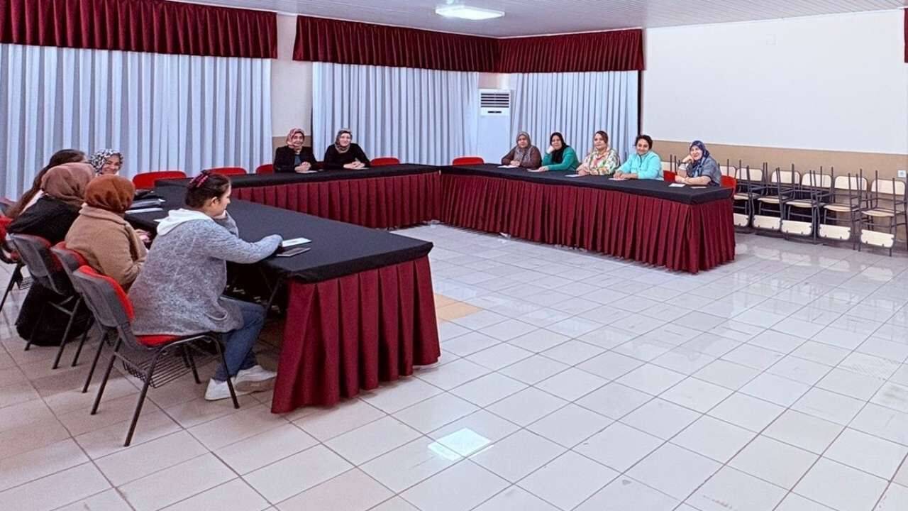 Osmaniye’de Kadınlara “Sağlıklı Nefes” Eğitimi Adem Kursiyerleri Bilinçlendirildi (1)