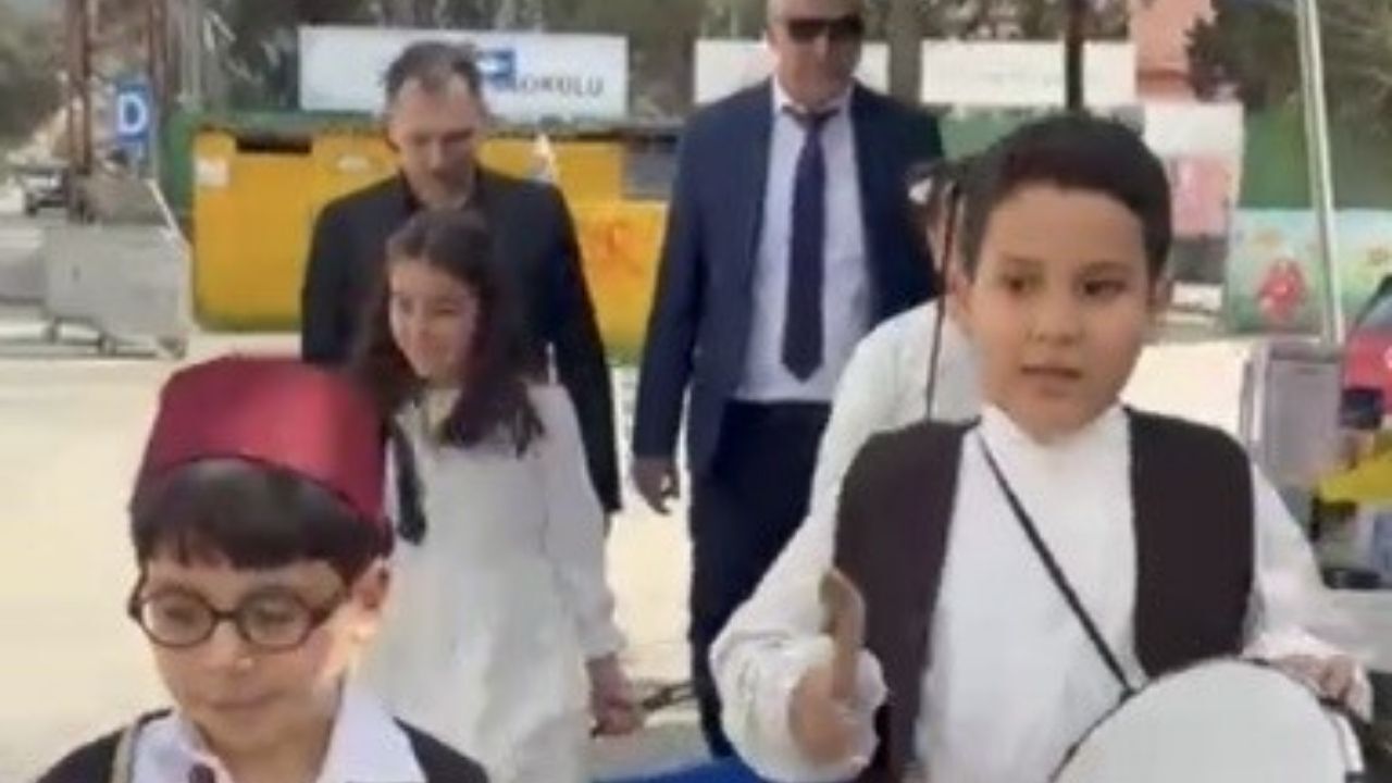 Osmaniye’de Öğrenciler Ramazan Manileriyle Esnafı Sevindirdi (1)