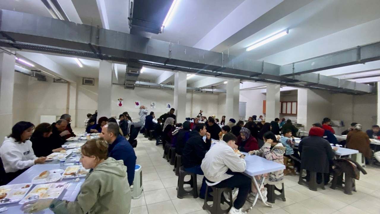 Osmaniye'de Örnek Paylaşım Rahime Hatun Kız Mtal Kapılarını Mahalleye Açtı! (2)