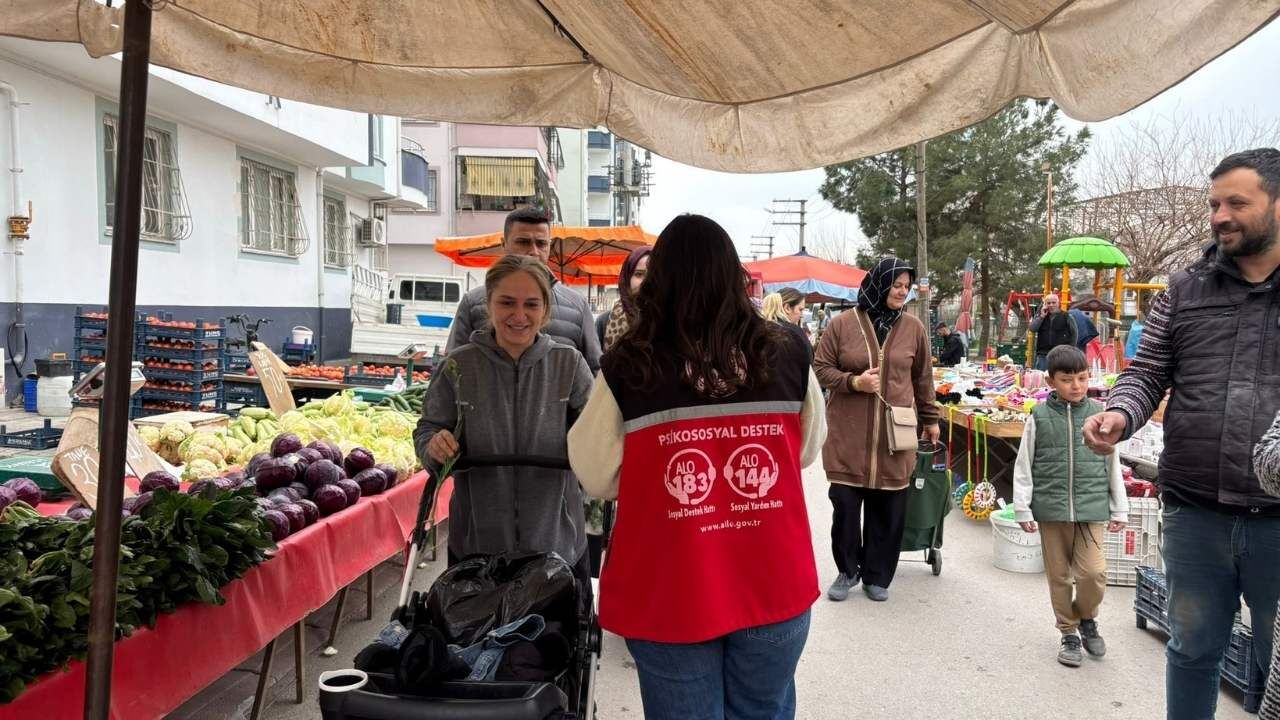 Osmaniye’de Pazarın Emekçi Kadınlarına Karanfilli Kutlama (3)
