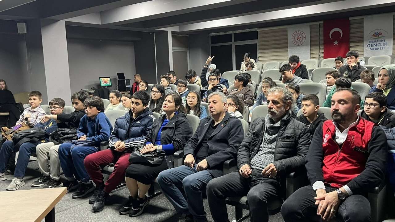 Osmaniye'de Yapay Zeka Rüzgarı Gençler Geleceği Uzmanından Dinledi (1)