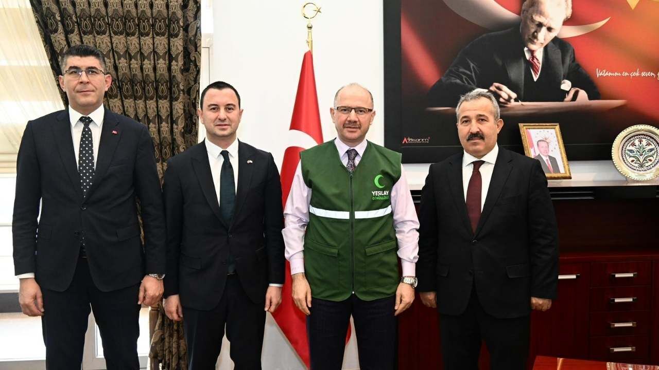 Osmaniye'de Yeşilay Haftası Seferberliği Vali Serdengeçti Yeşilay Heyetini Ağırladı (2)