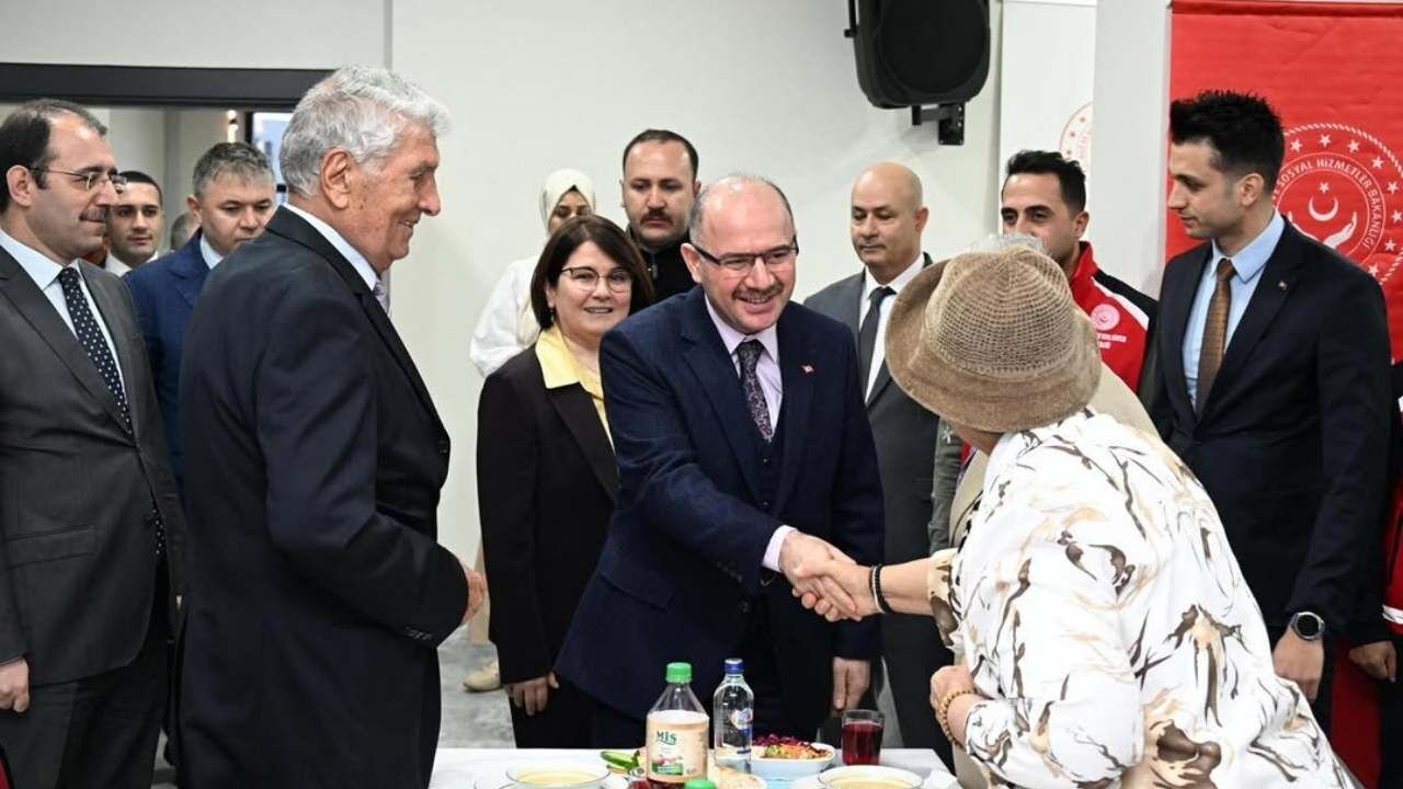 Osmaniye’de Yüreklere Dokunan Iftar Vali Serdengeçti O Masada Büyüklerle Buluştu! (2)