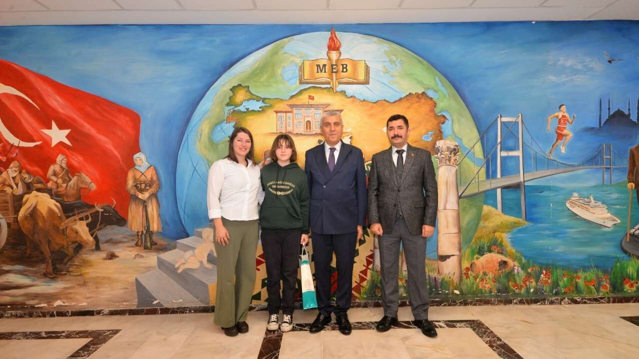 Osmaniye’nin Gurur Tablosu Resim, Şiir Ve Hikâyede İl Birincileri Ödüllendirildi (3)