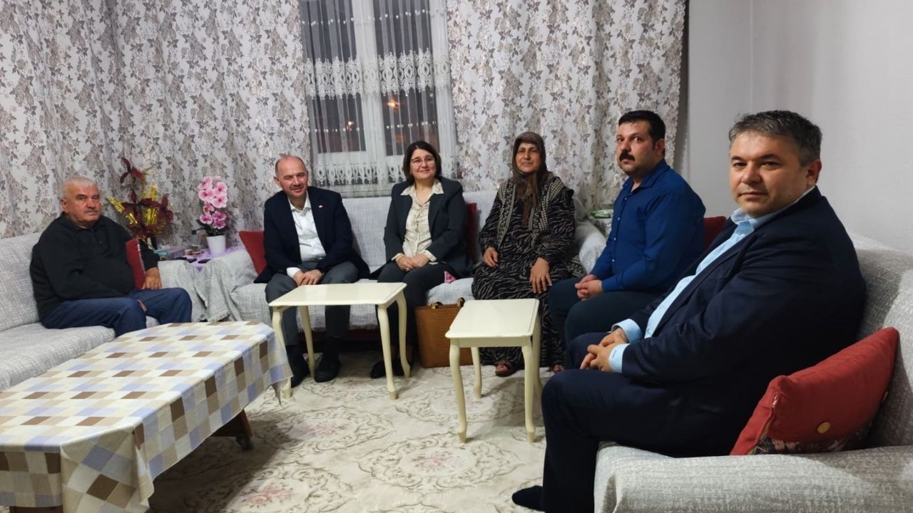 Şehit Barış Göl’ün Evinde İftar Vali Ve Eşi O Aileyle Aynı Sofrada Buluştu! (1)