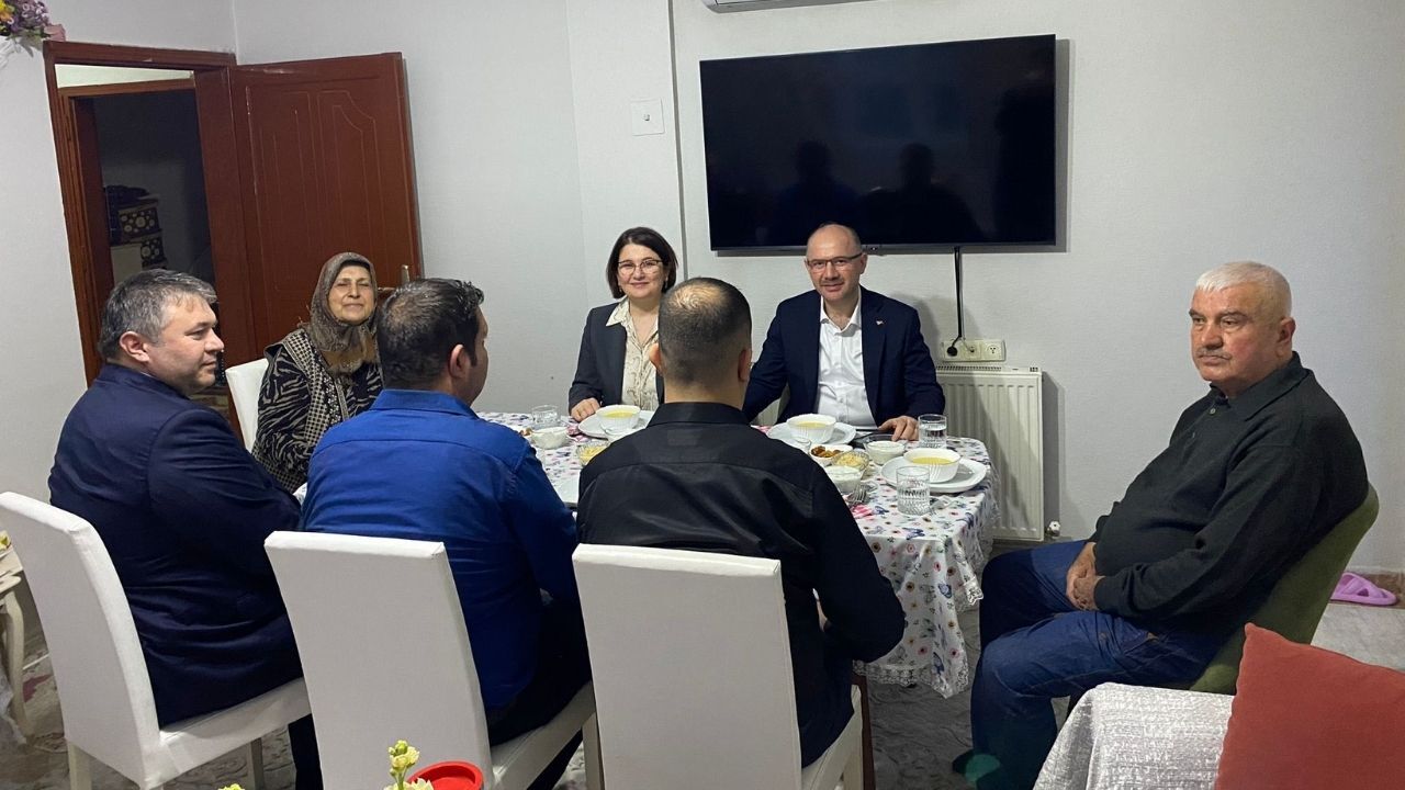 Şehit Barış Göl’ün Evinde İftar Vali Ve Eşi O Aileyle Aynı Sofrada Buluştu!