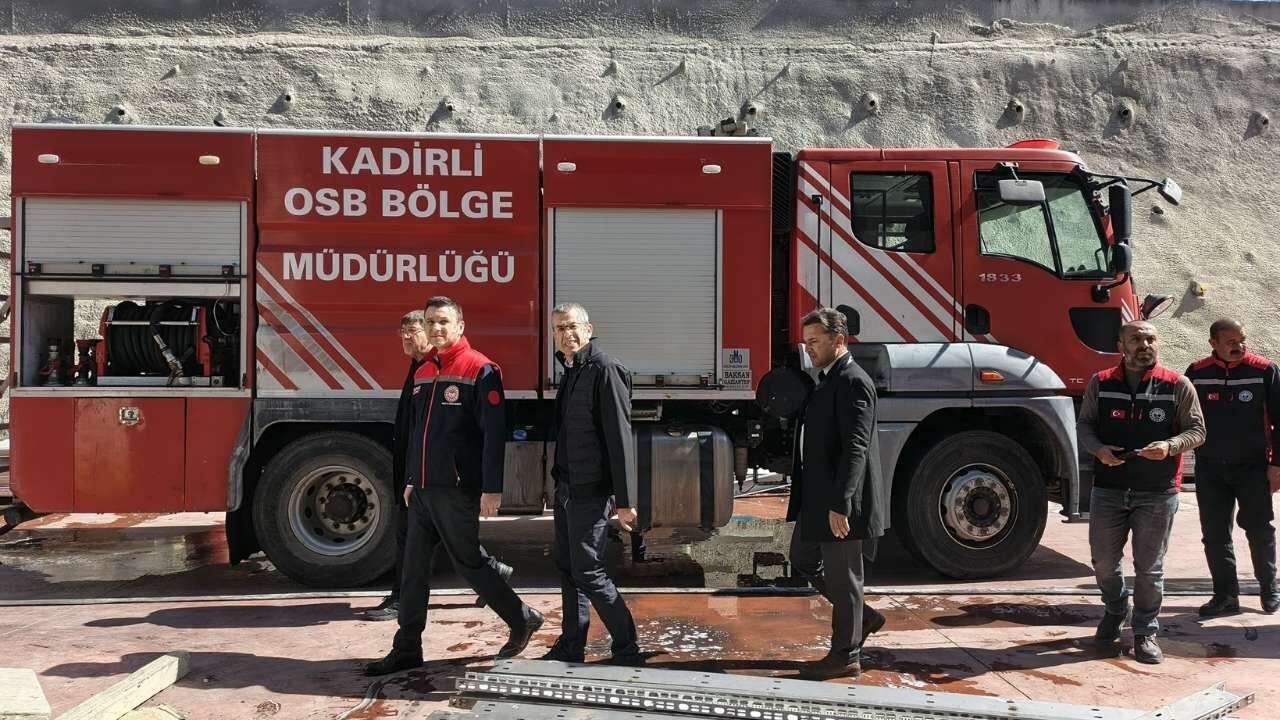 Şen Piliç Kesimhanesinde Yangın Sonrası Hasar Tespiti Başladı (1)