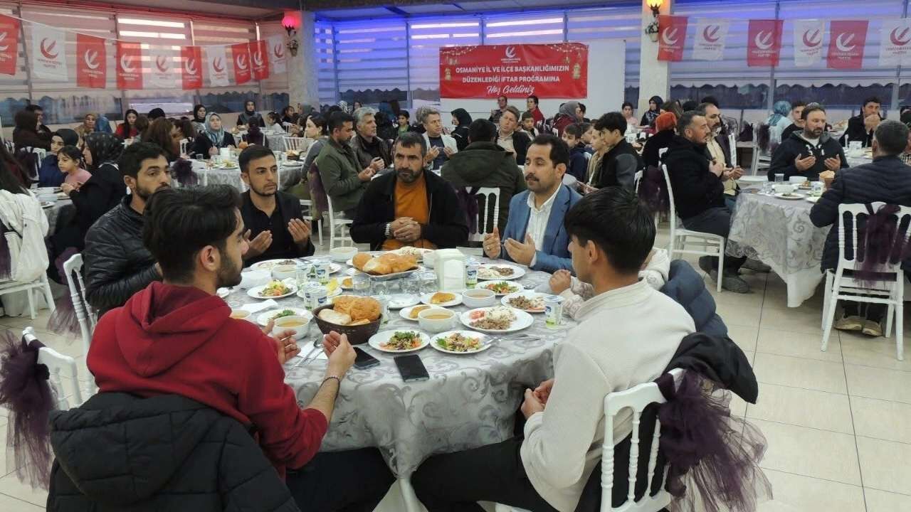 Yeniden Refah Osmaniye Teşkilatı İftar Sofrasında Buluştu (1)-1