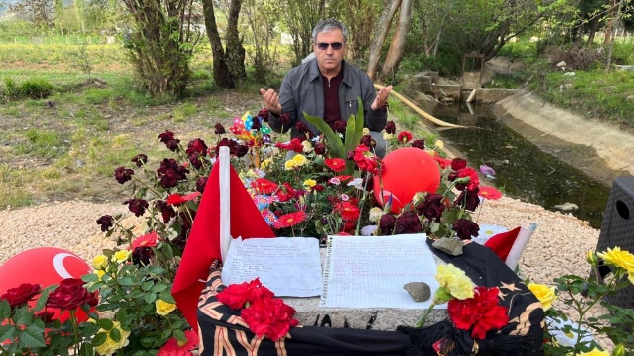 23 Nisan’da Yürek Burkan Manzara Minik Adnan’ın Mezarı Mektup Ve Şiirlerle Donatıldı (2)