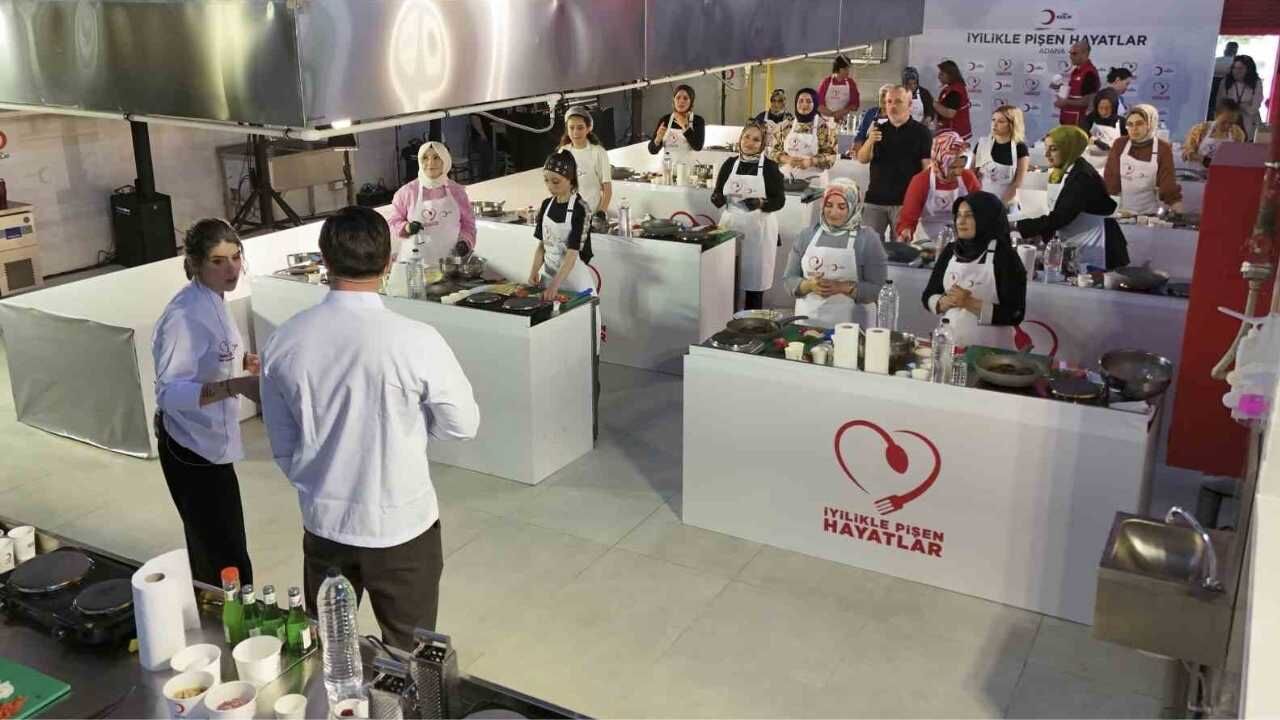 Adana’da Depremzede Kadınlar Ünlü Şeflerle Mutfakta Buluştu (1)