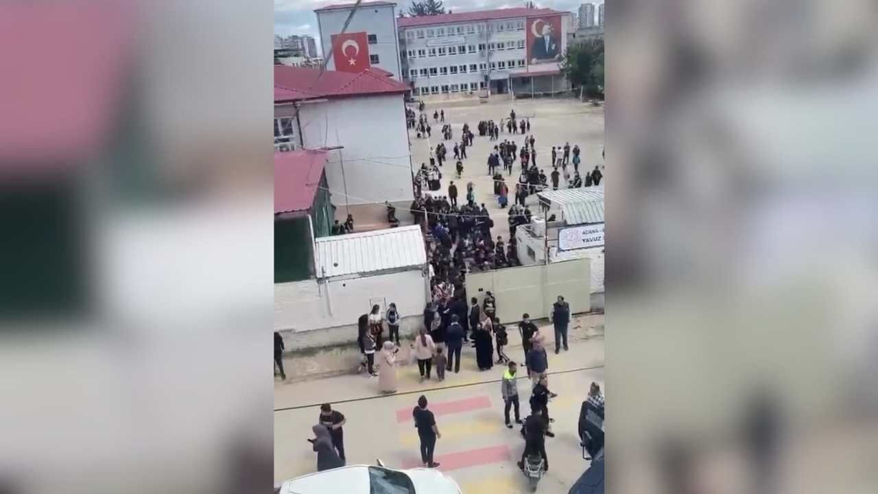 Adana’da Okul Çevresinde Silahlı Panik 7 Şüpheli Yakalandı (2)