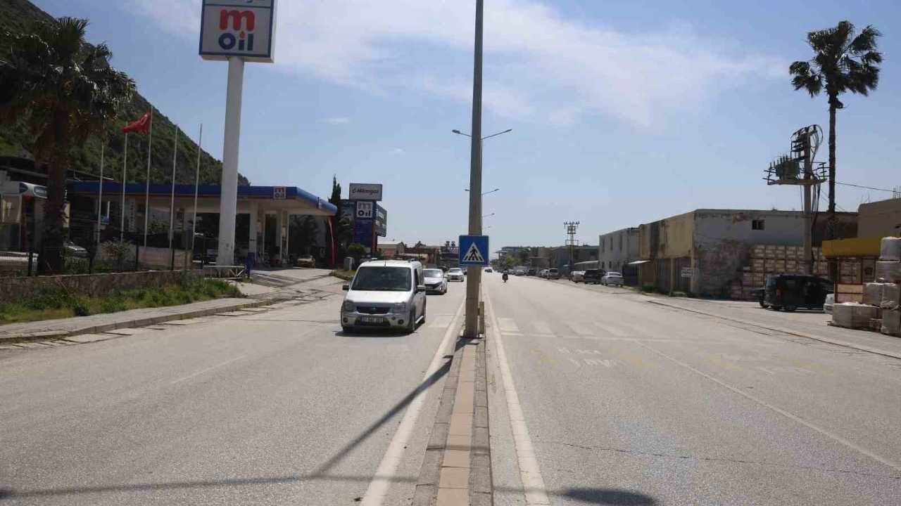 Antakya’da Motosikletli Sürücü Metrelerce Havaya Uçtu (1)