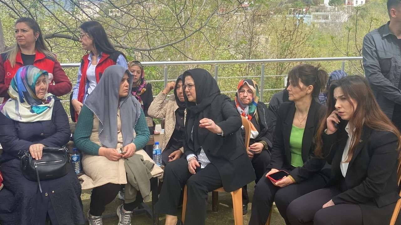 Derya Yanık, Kahramanmaraş Saldırısında Hayatını Kaybeden Göktürk’ün Cenazesine Katıldı (2)