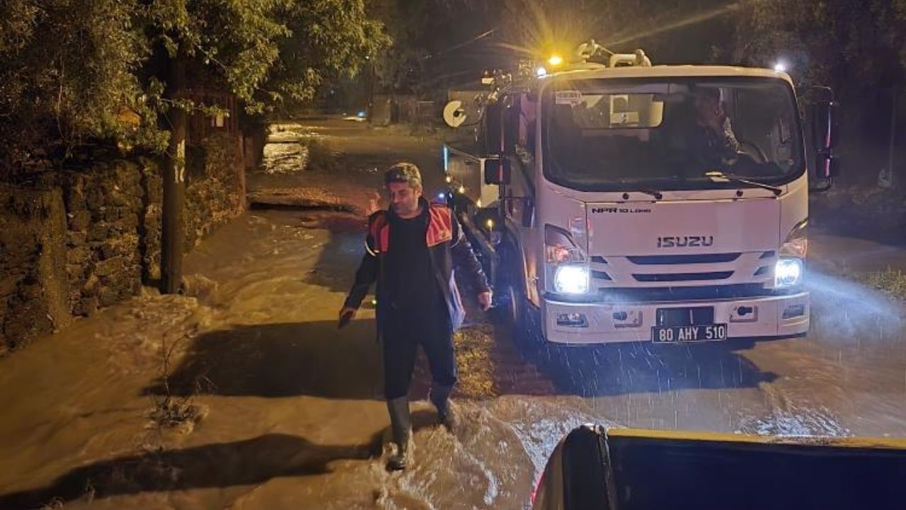 Düziçi’nde Şiddetli Sağanak Köy Yolları Sular Altında Kaldı (1)