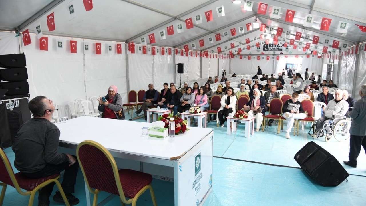 Engel Tanımayan Şair Alper Demir Osmaniye'de Okurlarıyla Buluştu (1)