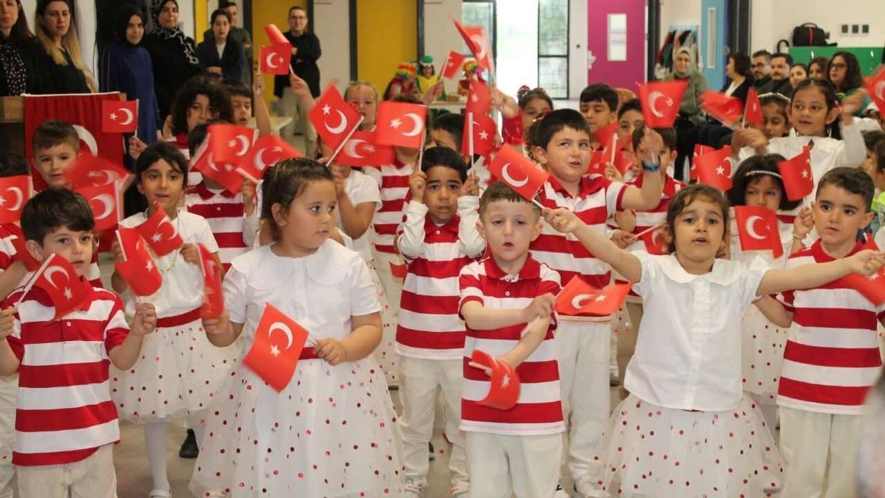 Erzin’de 23 Nisan Kutlamaları Ağaç Dikme Etkinliğiyle Başladı (3)