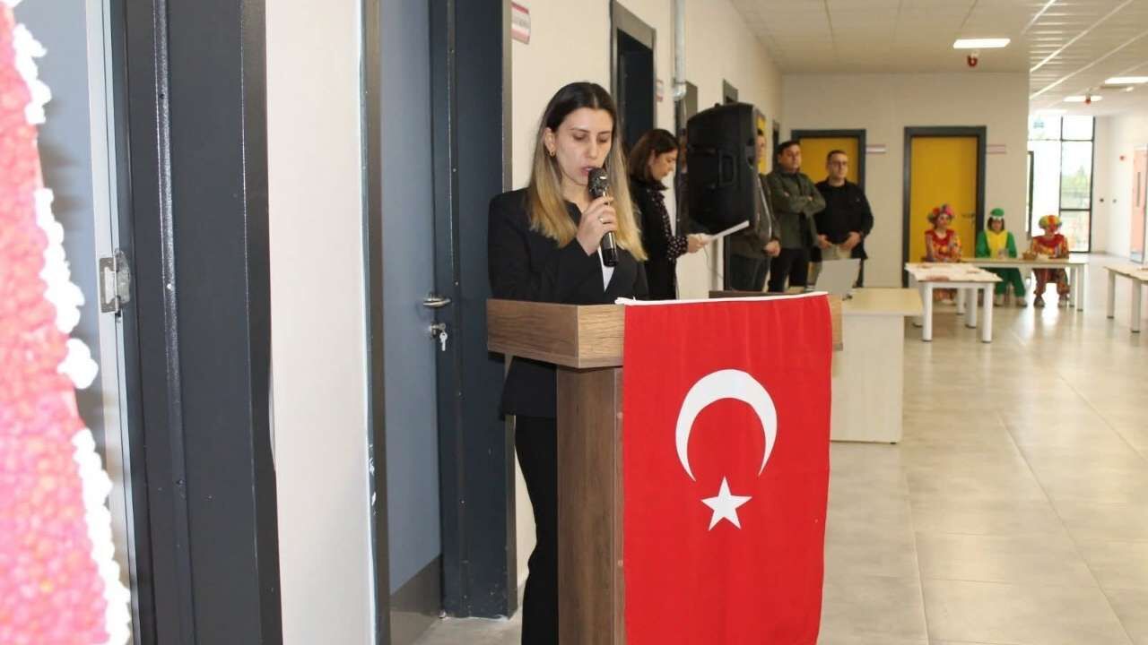 Erzin’de 23 Nisan Kutlamaları Ağaç Dikme Etkinliğiyle Başladı (5)